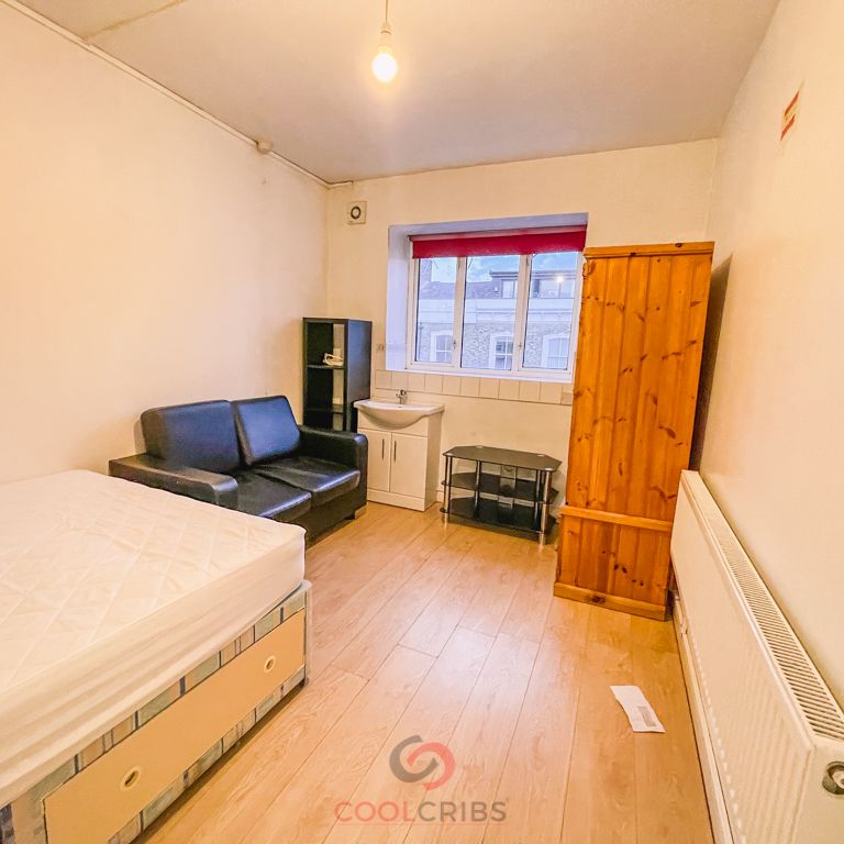 Holloway Road, Islington, London, N7 - Photo 1