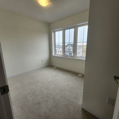 For Lease - 5 Pogie Drive, Welland, Ontario - Photo 1