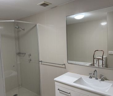 Centrally located - Photo 5