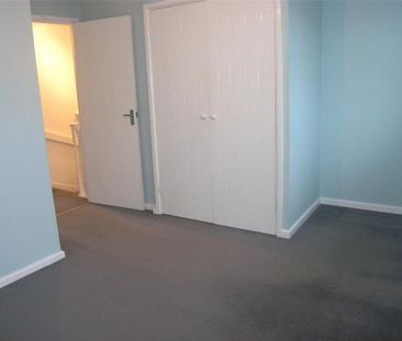 2 bedroom end of terrace house to rent - Photo 2