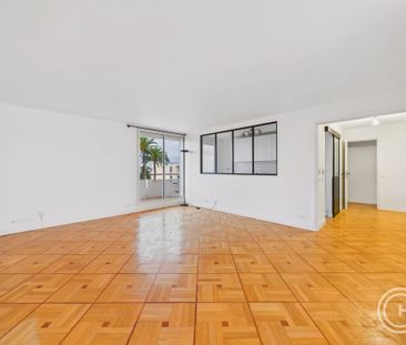 Location Appartement 4 pièces 77m² NICE 06200 - Photo 4