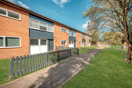 52 Longland Way, High Wycombe - Photo 2