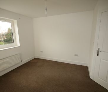 Suffolk Drive, Gloucester, with dedicated parking - Photo 2