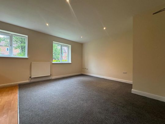 2 bedroom coach house to rent - Photo 1