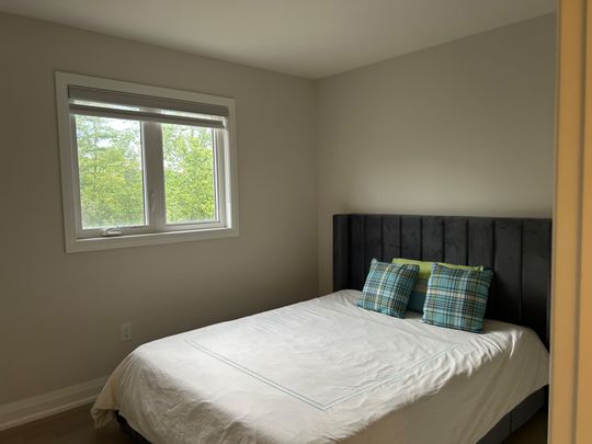 For Lease - 9306 White Oak Avenue Unit# Upper, Niagara Falls, Ontario - Photo 1