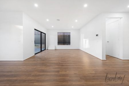 Stunning 5-Bedroom Double-Storey Family Home in Kalkallo! - Photo 3