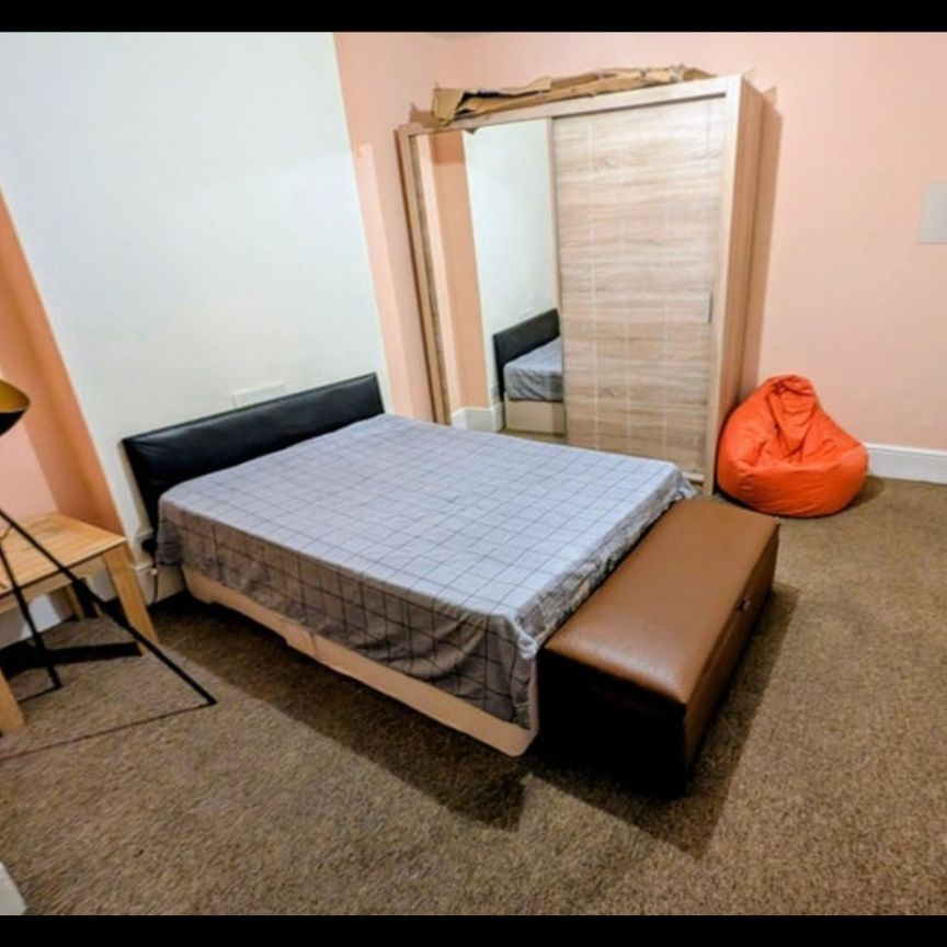 Room in a Shared House, London, NW10 - Photo 2