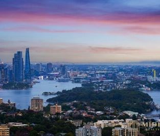 Experience Unrivalled Luxury with Iconic Harbour Views - Photo 2