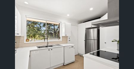 Bright and well maintained - Photo 4