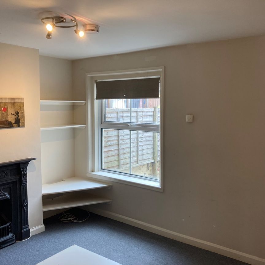 3 Bed Terraced House, Dover Street, SO14 - Photo 1