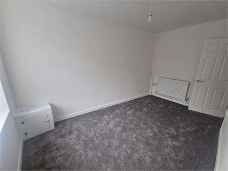 2 bedroom end of terrace house to rent - Photo 4