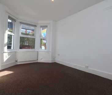 Price £1,700 pcm - Available 31/03/2026 - Part Furnished - Photo 4