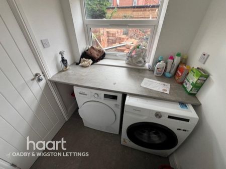 1 bedroom in a house share to rent - Photo 5