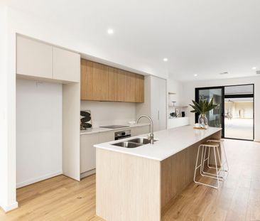 Find privacy: where modern design meets low-maintenance living - Photo 2