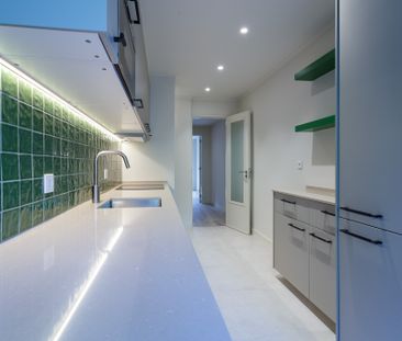 2 Bedroom Apartment with Balcony in the Heart of Monte do Estoril –... - Photo 1