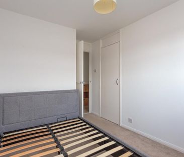 4 bedroom end of terrace house to rent - Photo 3