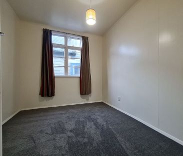4 bedroom, quiet and still close to town. - Photo 1