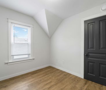 4 Bed, 2 Bath - Photo 3