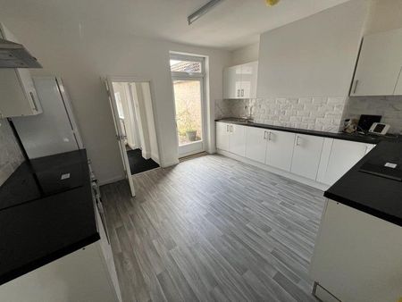 1 bedroom in a house share to rent - Photo 5