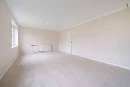 4 bedroom detached house to rent - Photo 2