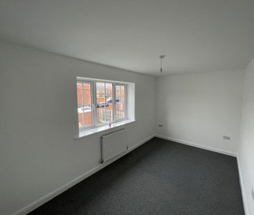 Sir John Warren Way, Loscoe, HEANOR - Photo 2