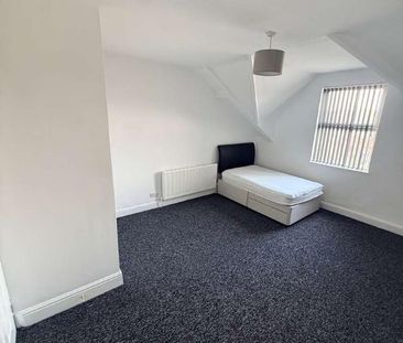 Roundhay Road, Leeds, LS8 - Photo 1