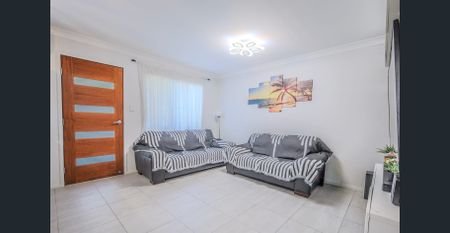 Spacious 4-Bed, 2-Bath Unit with Solar & Extra A/C | 2 Car Parks – Mango Hill - Photo 2