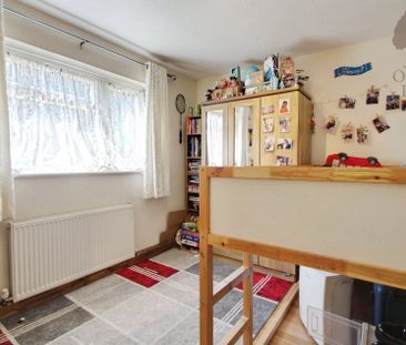 2 bed flat to rent in Tithe Court, Slough, SL3 - Photo 2