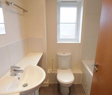 3 bedroom semi-detached house to rent - Photo 6