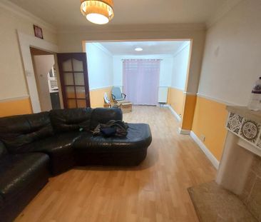 4 bedroom terraced house to rent - Photo 1