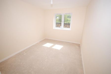 2 bedroom Flat To Let - Photo 2
