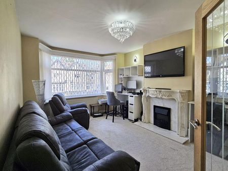 5 bedroom semi-detached house to rent - Photo 2