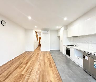 Secluded Family Townhouse | Exclusive Access & Flexible Parking - Photo 5