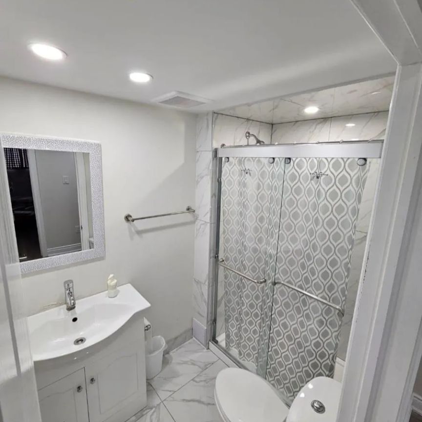 40 JUDITH CRESCENT - Photo 1