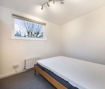 3 bedroom flat to rent - Photo 6