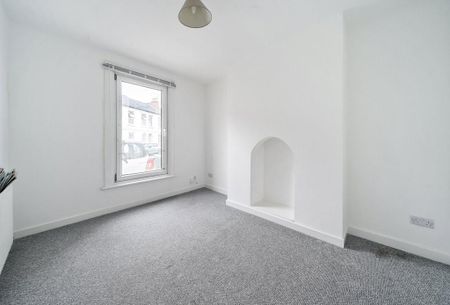 4 bedroom terraced house to rent - Photo 5