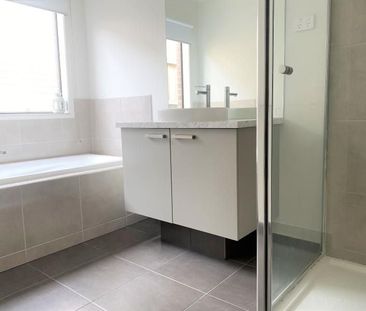 Spacious 4-Bedroom Home in Wollert - Photo 4