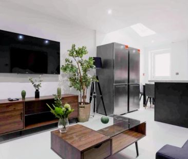 6 Beds 6 Baths - Photo 2