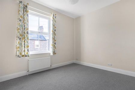 2 bedroom terraced house to rent - Photo 2