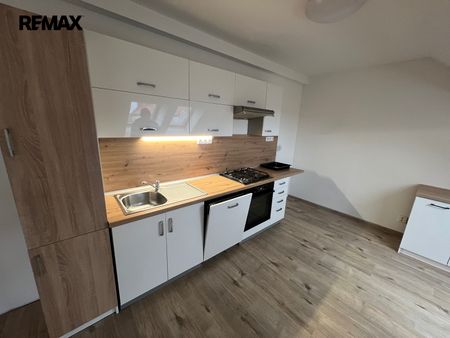 Pronájem bytu 4+kk 129 m² - Fotografie 2