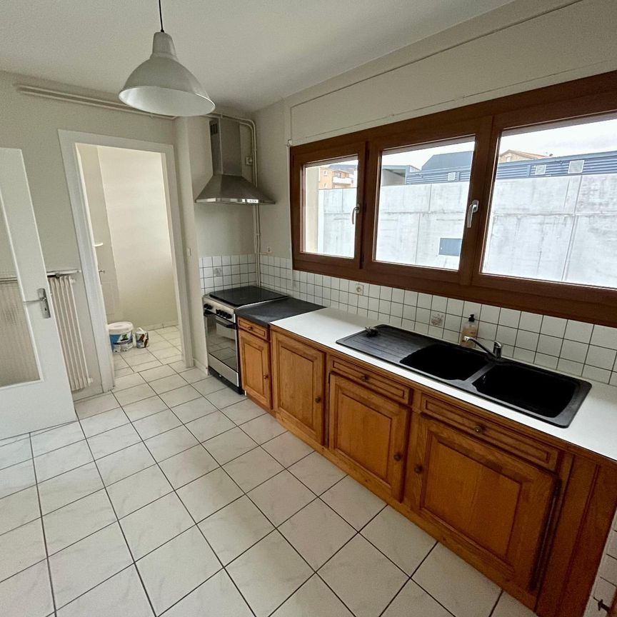 Location Appartement 3 pièces 80m² AUBENAS 07200 - Photo 1