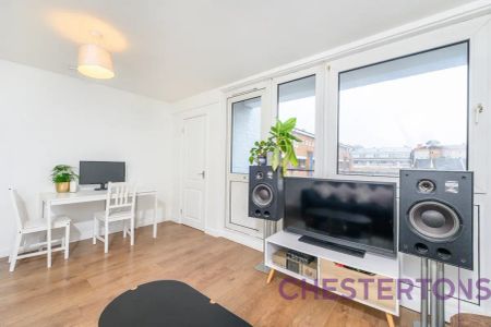 3 bedroom maisonette in London - Photo 5