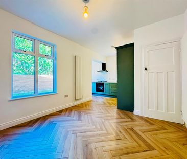 16 Clanroy Parade, Upper Newtownards Road, - Photo 3