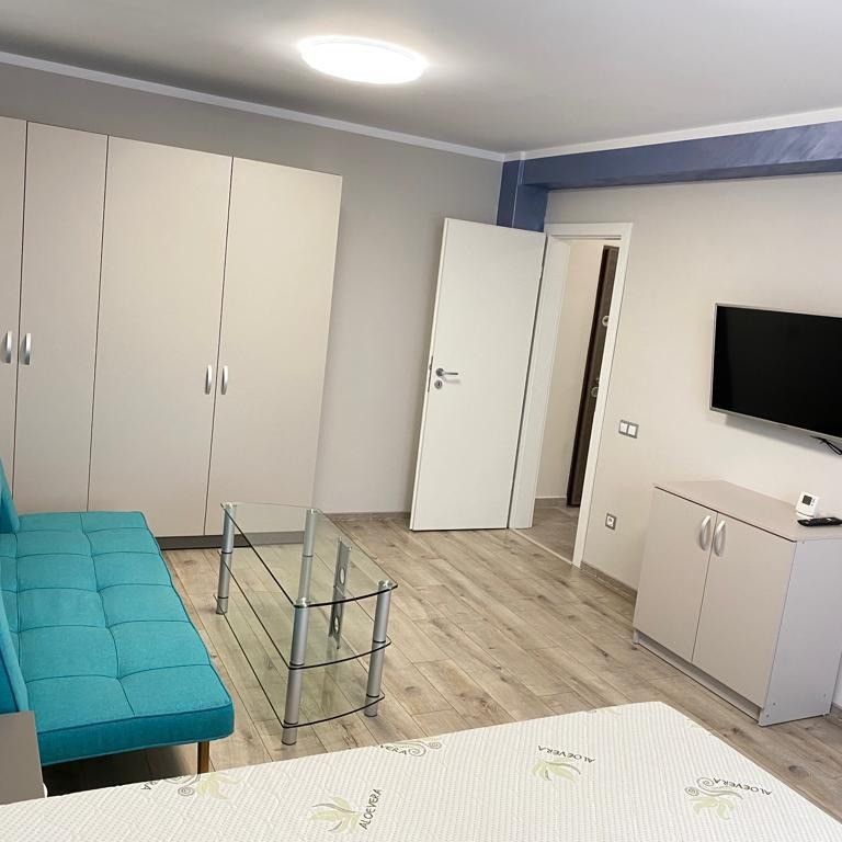 INCHIRIEZ ap.1 camerea, cu terasa15 mp,renovat,zona Mihai Viteazul - Photo 1