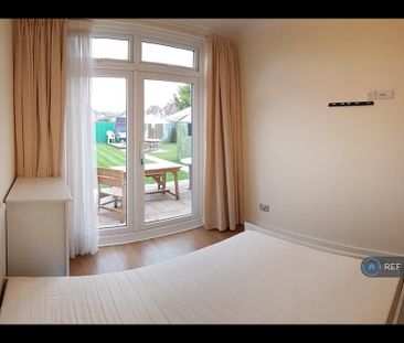 1 bedroom in a house share to rent - Photo 6