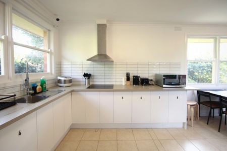 Mount Waverley - Photo 2