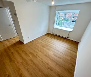 2 bedroom end of terrace house to rent - Photo 2