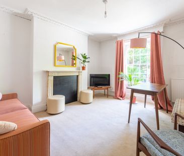 2 Bed Terraced House, Canonbury Square, N1 - Photo 4