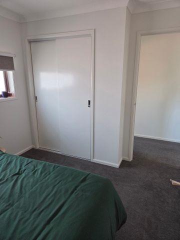 Cranbourne West - Photo 2