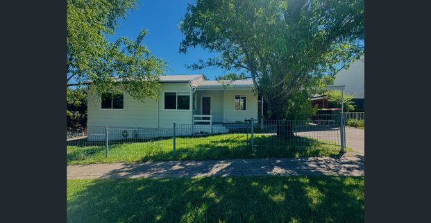 Refurbished Family Home + Granny Flat! - Photo 1